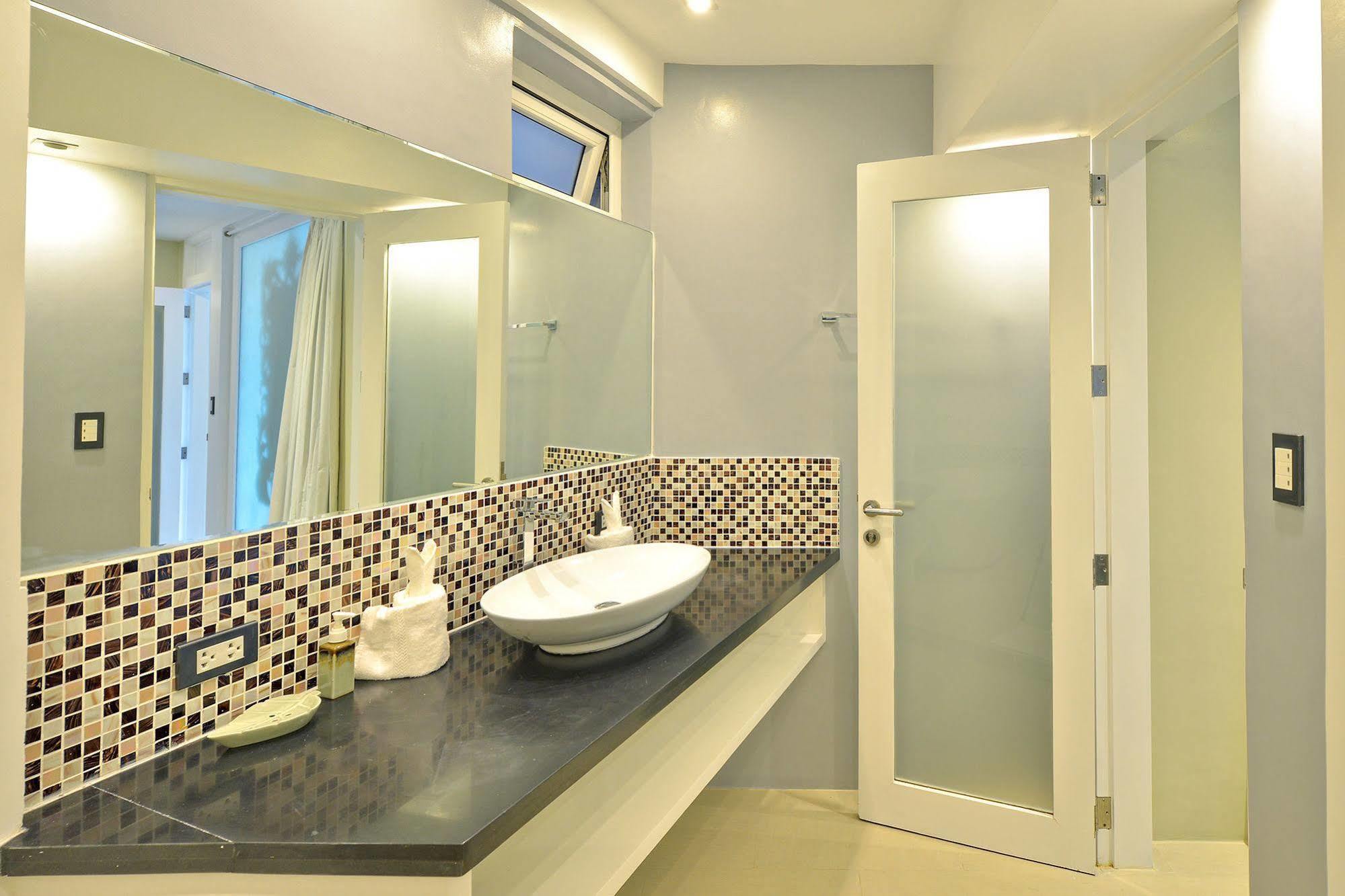 Boracay Karuna Luxury Suites Balabag  ภายนอก รูปภาพ